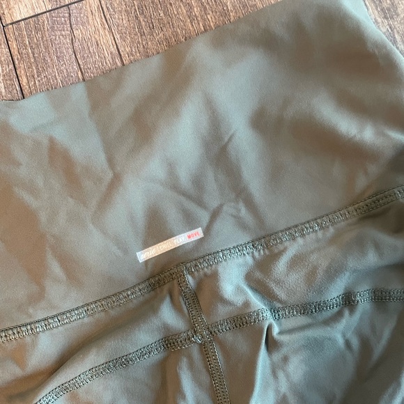 Women’s Olive Aerie Leggings Size Small - Picture 3 of 5